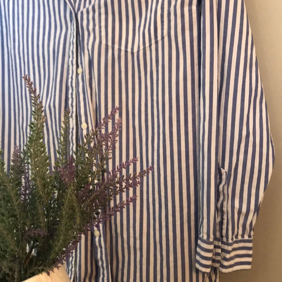 OLD NAVY BUTTON UP - Picture 3 of 3